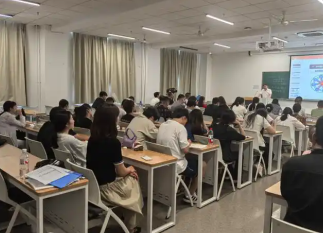 学生满意度作为根底目标要点考察学生对课程内容实用性 学生满意度作为根底目标要点考察学生对课程内容实用性
